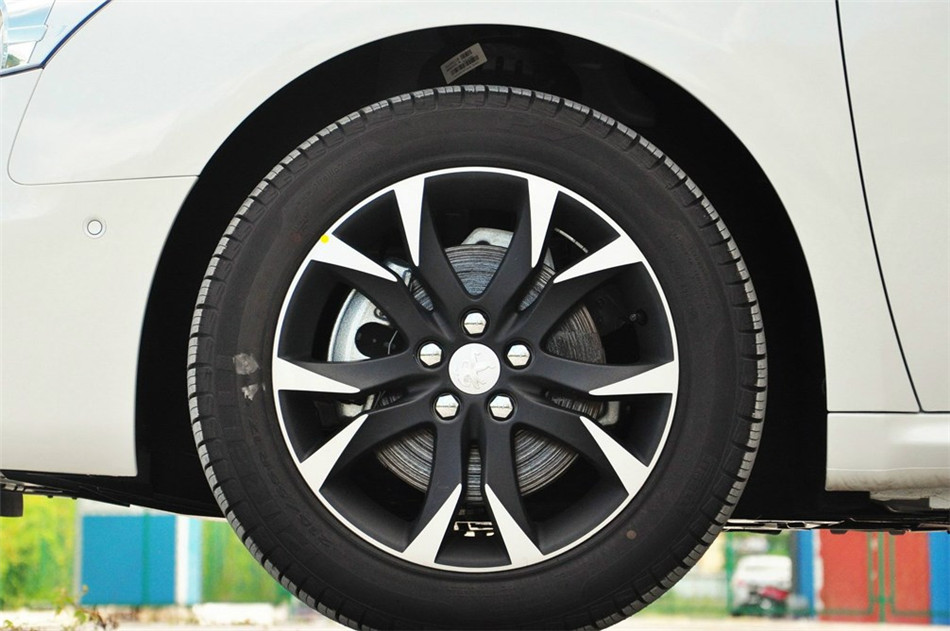 2013款东风标致508 2.3L自动两周年纪念旗舰版