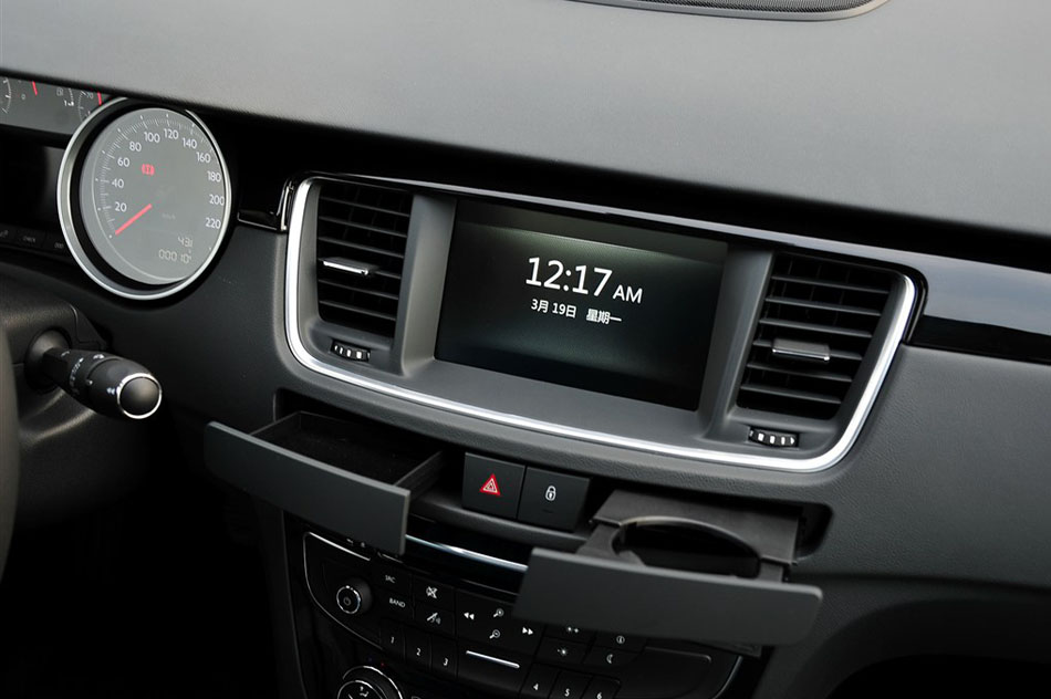 2015款 1.8THP 自动旗舰版 内饰