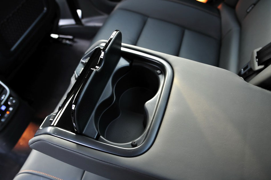 2015款 1.8THP 自动旗舰版 座椅空间