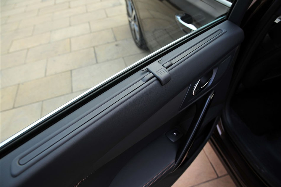 2015款 1.8THP 自动旗舰版 座椅空间