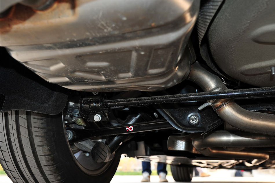 2015款 1.8THP 自动旗舰版 引擎底盘