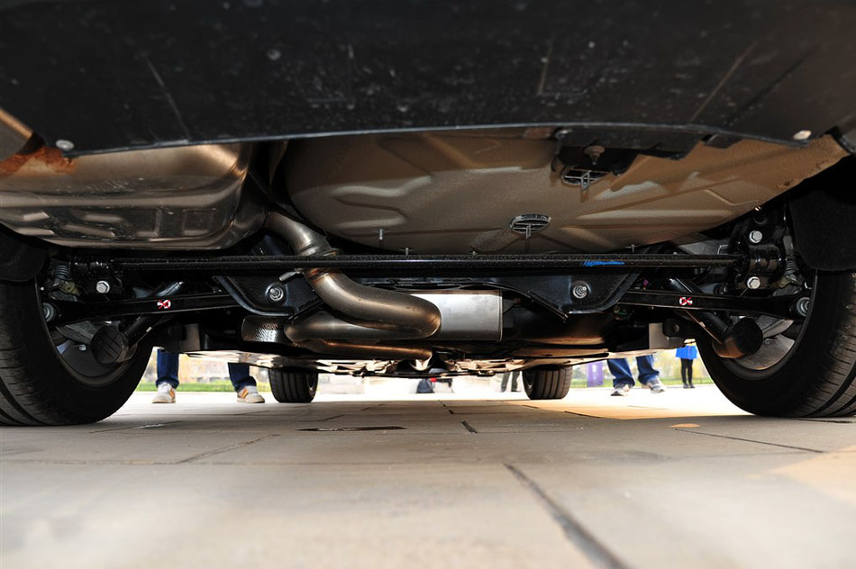 2015款 1.8THP 自动旗舰版 引擎底盘