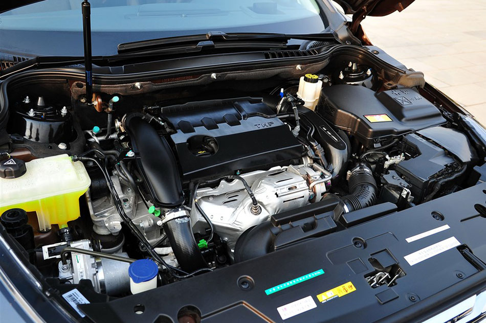 2015款 1.8THP 自动旗舰版 引擎底盘