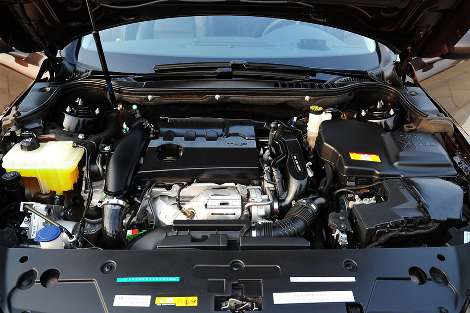 2015款 1.8THP 自动旗舰版 引擎底盘