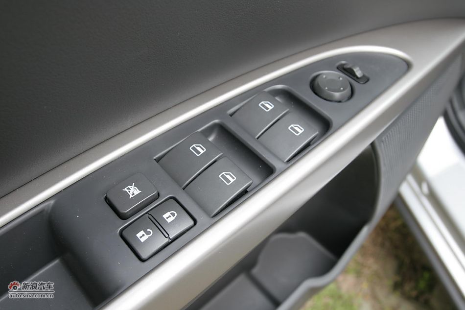 风神H30 CROSS内饰及细节