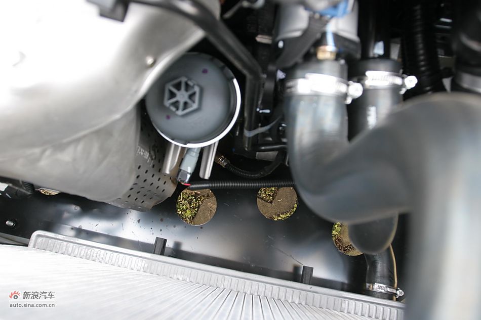 风神H30 CROSS发动机舱