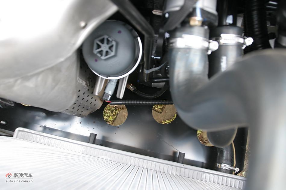 风神H30 CROSS发动机舱