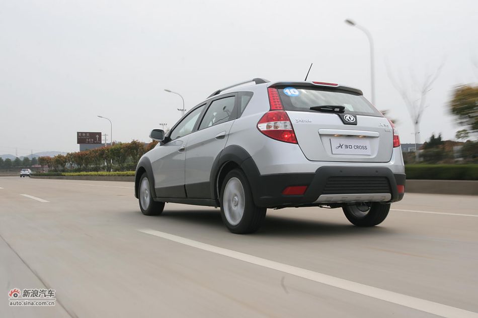 风神H30 CROSS公路动态