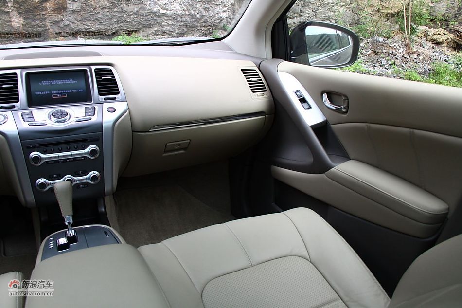 东风日产楼兰内饰