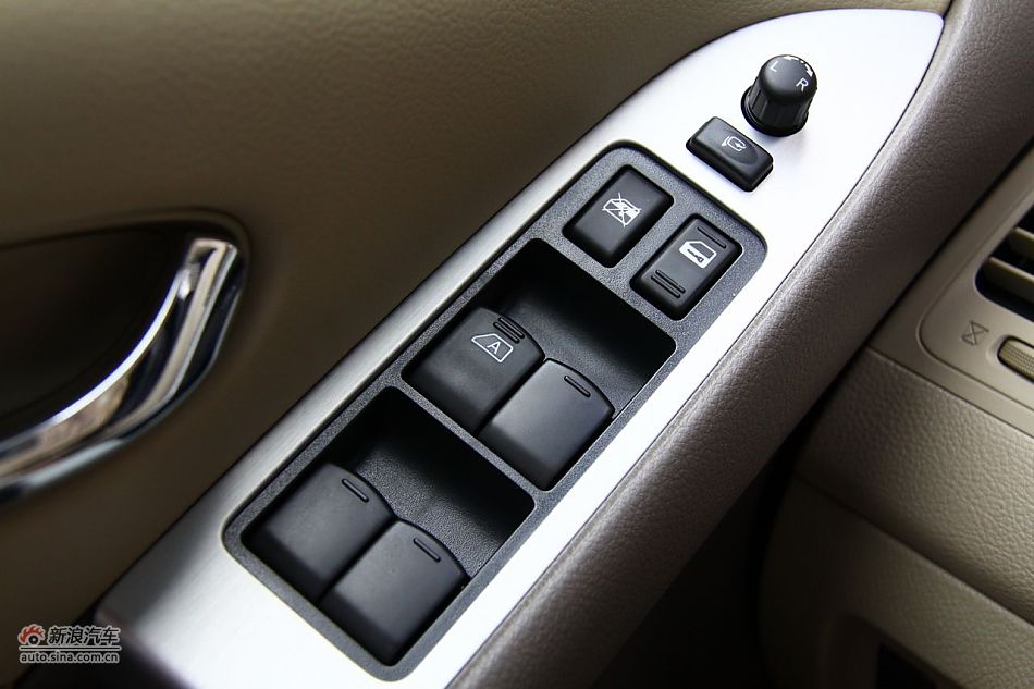 东风日产楼兰内饰