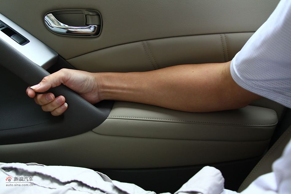 东风日产楼兰内饰