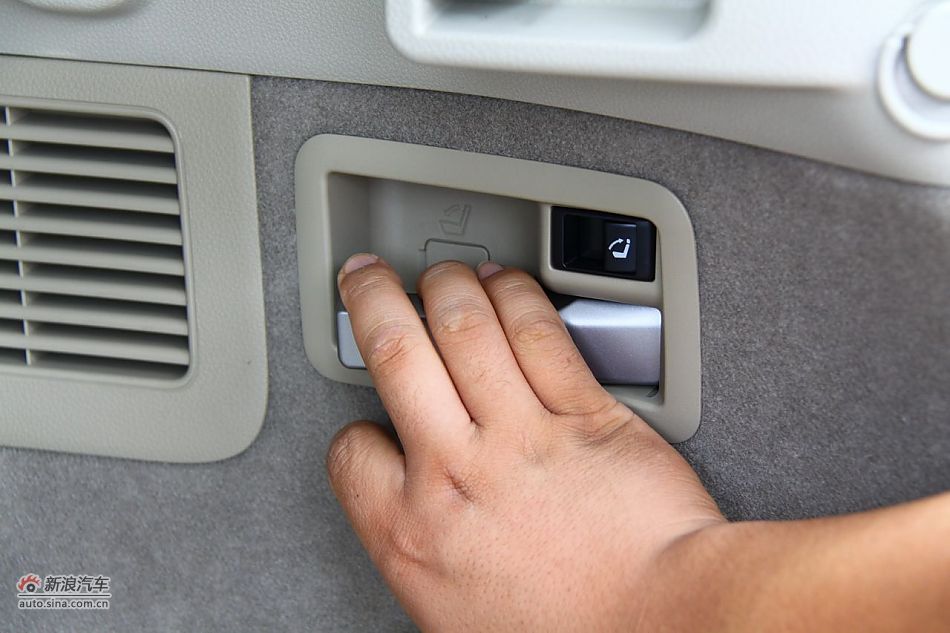 东风日产楼兰内饰