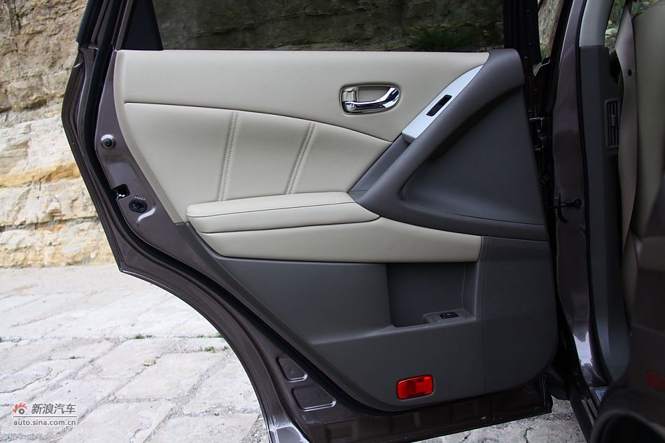 东风日产楼兰内饰