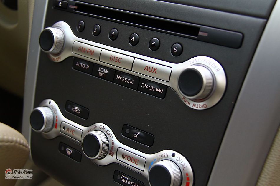 东风日产楼兰内饰