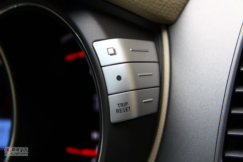 东风日产楼兰内饰