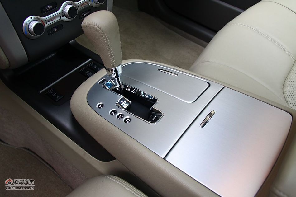 东风日产楼兰内饰