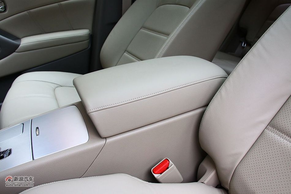 东风日产楼兰内饰