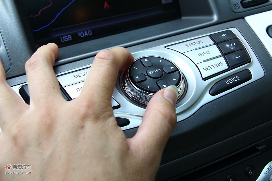 东风日产楼兰内饰