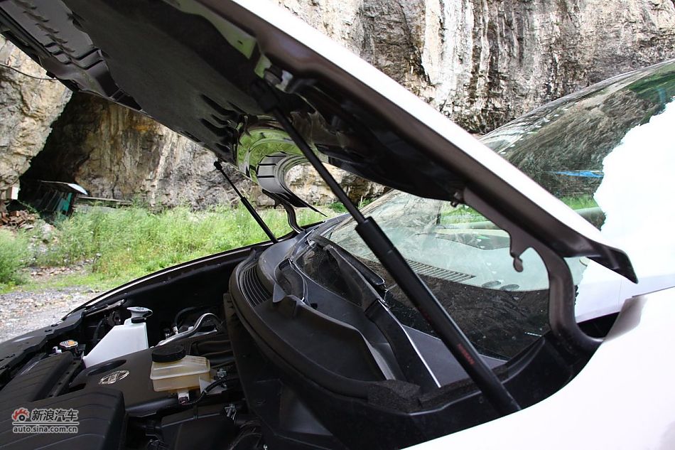 东风日产楼兰引擎与底盘