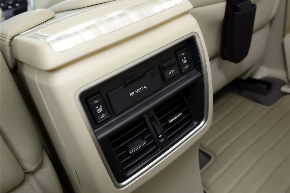 2015款 2.5T S/C HEV XV 四驱混动旗舰版 座椅