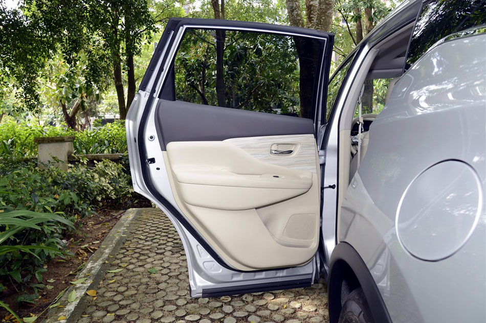 2015款 2.5T S/C HEV XV 四驱混动旗舰版 座椅