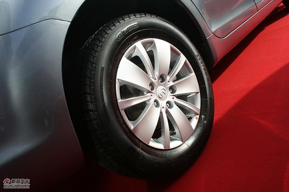 华泰首款轿车B11