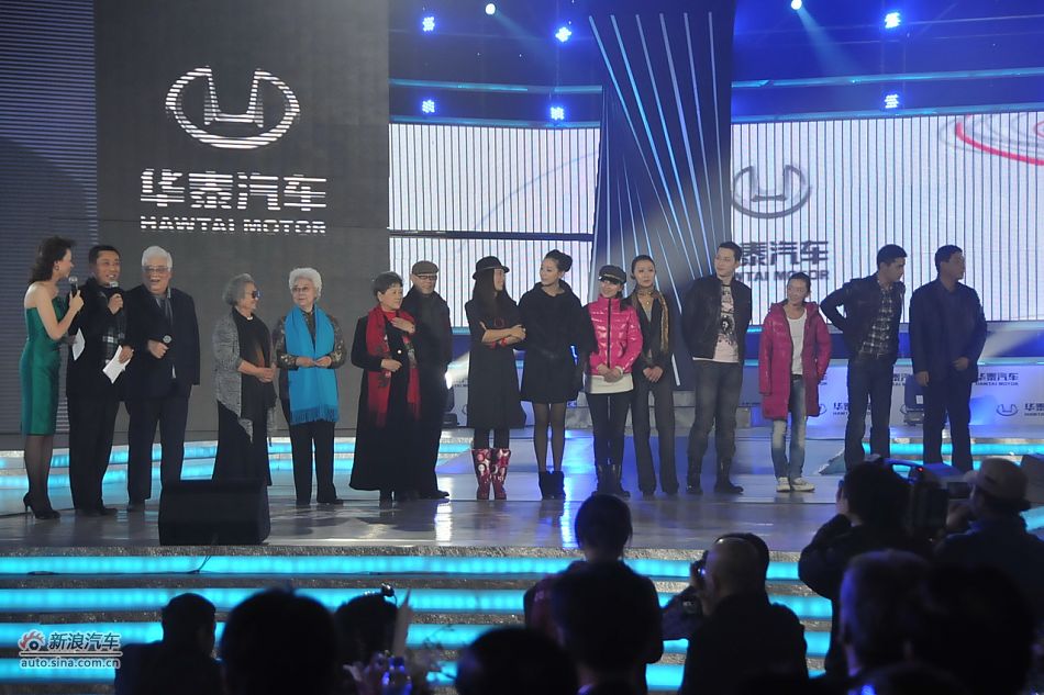 老中青艺术家合影