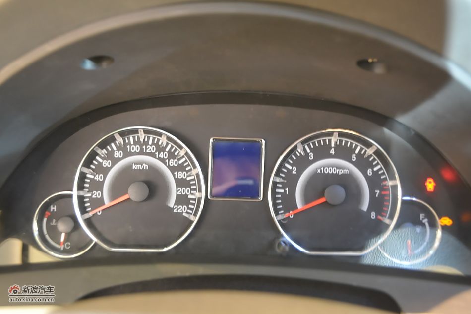 华泰B11内饰图片