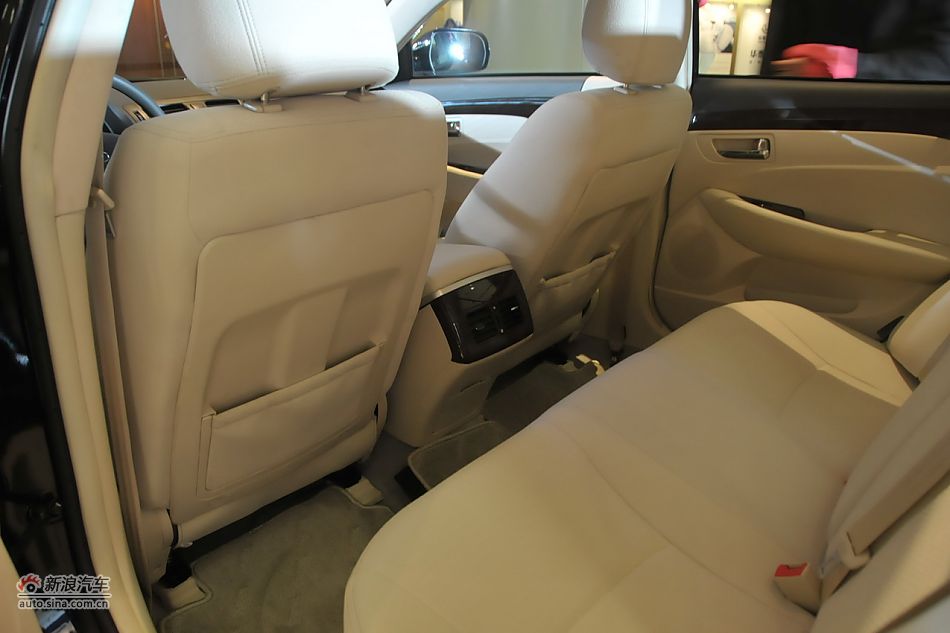 华泰B11内饰图片