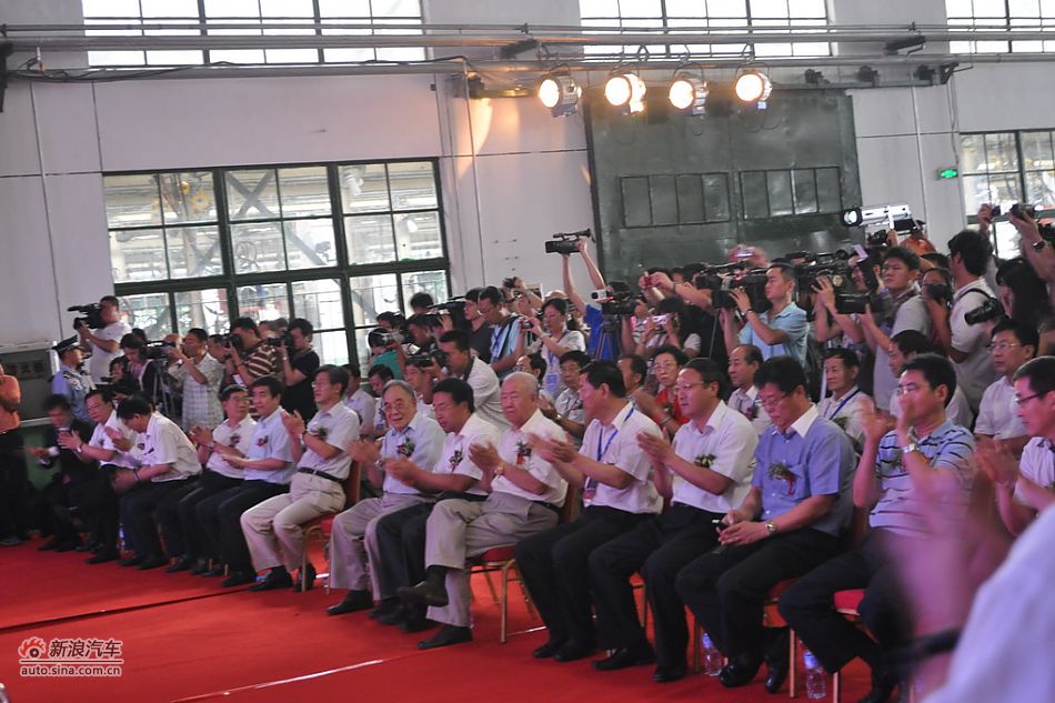 华泰元田B11下线现场图