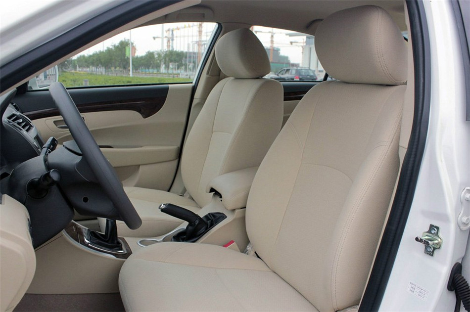 2011款 1.8T MT 舒适汽油版 座椅空间