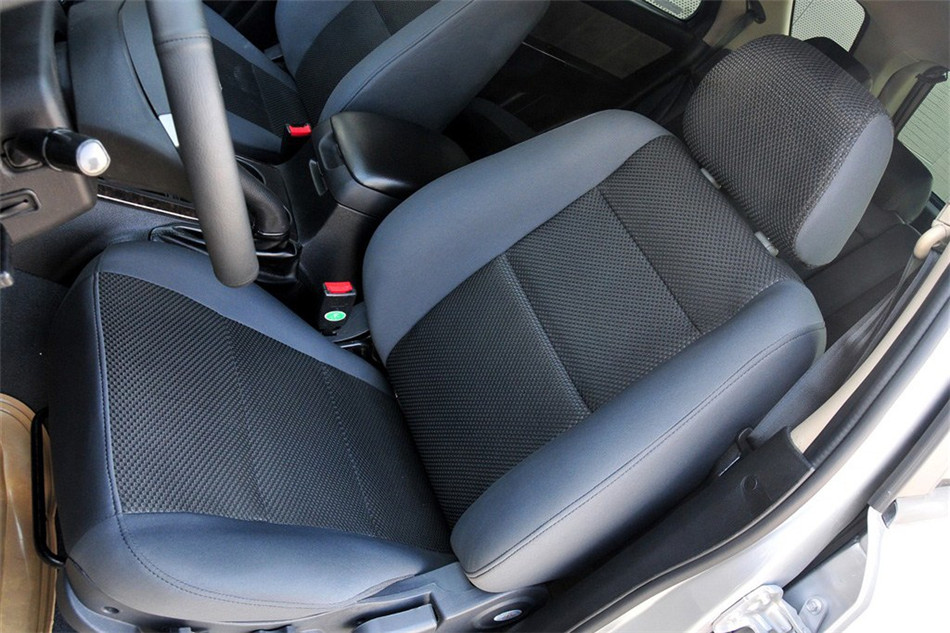 2011款 2.0L 精英版 座椅空间