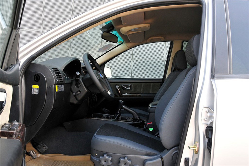 2011款 2.0L 精英版 座椅空间