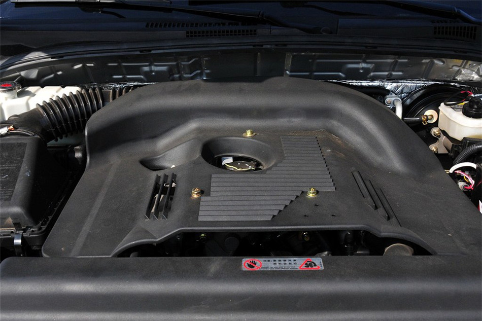 2011款 2.0L 精英版 引擎底盘
