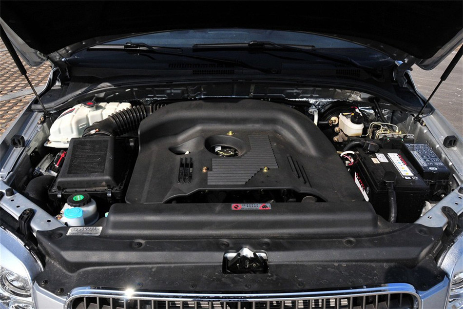 2011款 2.0L 精英版 引擎底盘