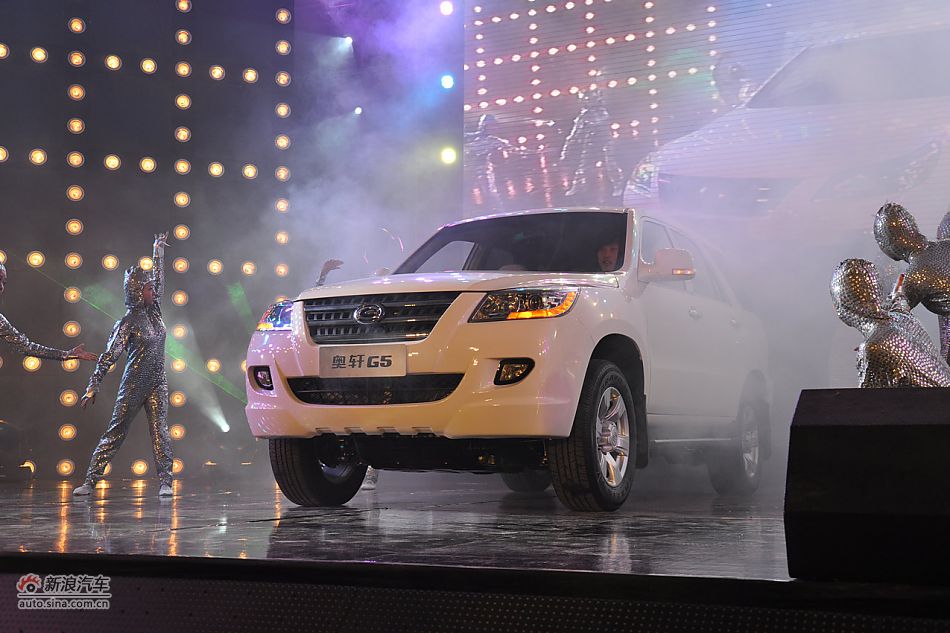 图为奥轩G5下线现场
