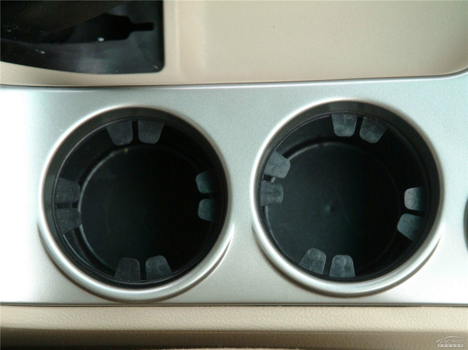 2012款 2.0L MT 精英版 座椅空间