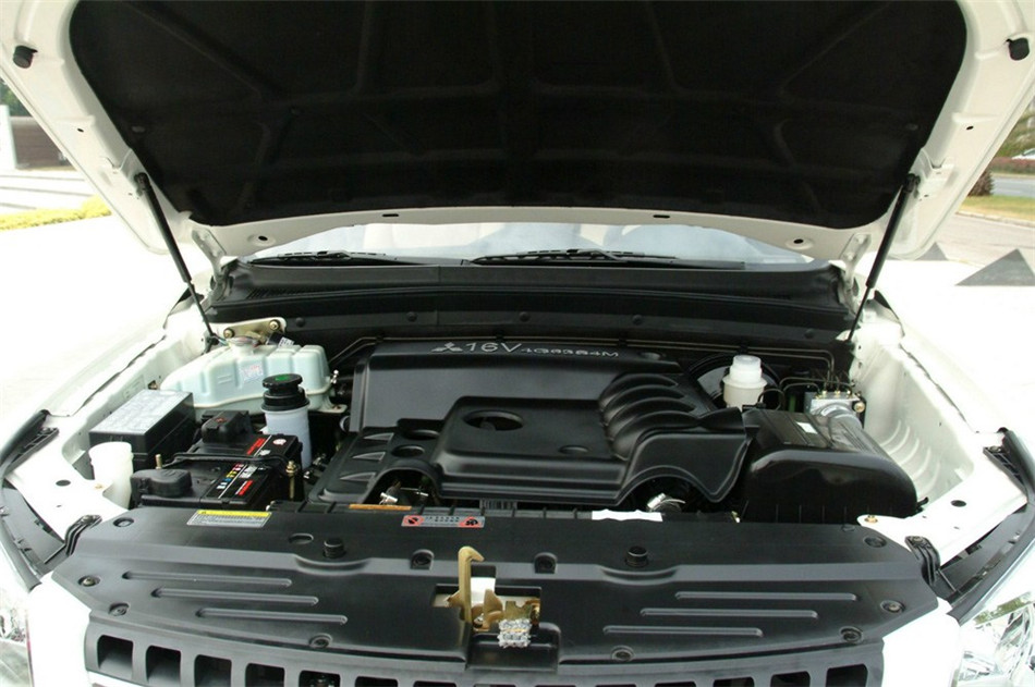 2012款 2.0L MT 精英版 引擎底盘