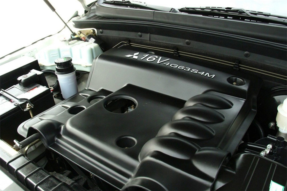 2012款 2.0L MT 精英版 引擎底盘