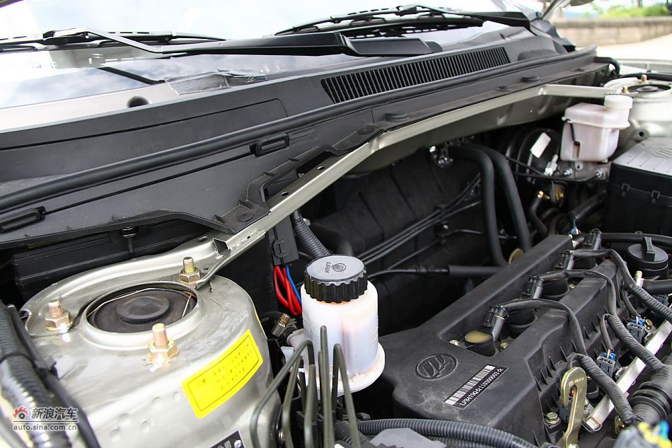 力帆X60发动机及底盘