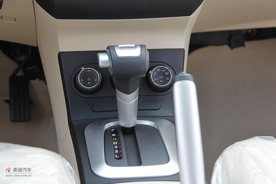 莲花L5 Sportback 1.6L车型内饰