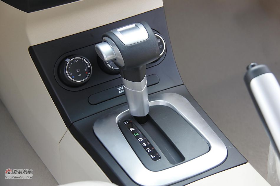 莲花L5 Sportback 1.6L车型内饰