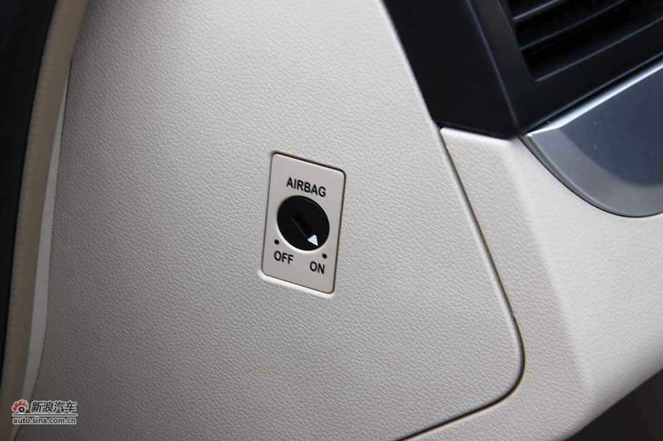 莲花L5 Sportback 1.6L车型内饰