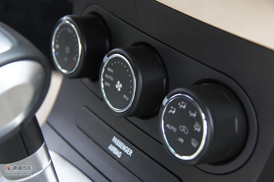 莲花L5 Sportback 1.6L车型内饰