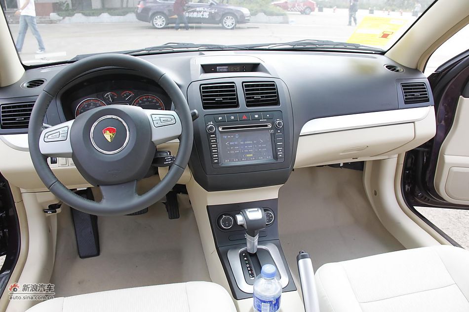 莲花L5 Sportback 1.6L车型内饰