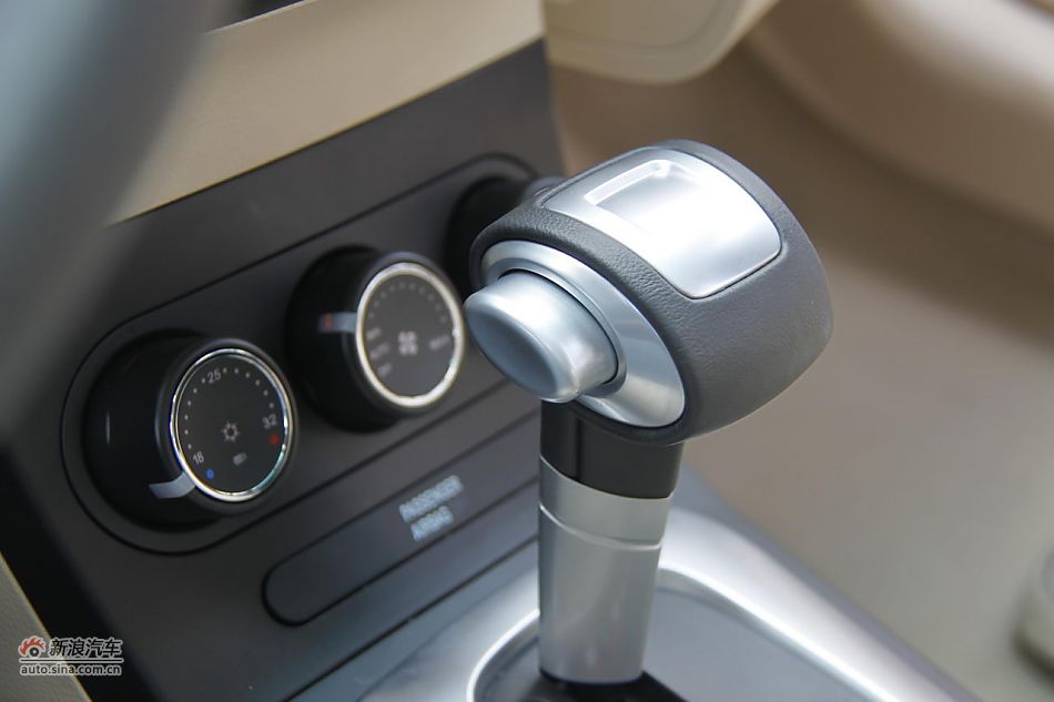 莲花L5 Sportback 1.6L车型内饰