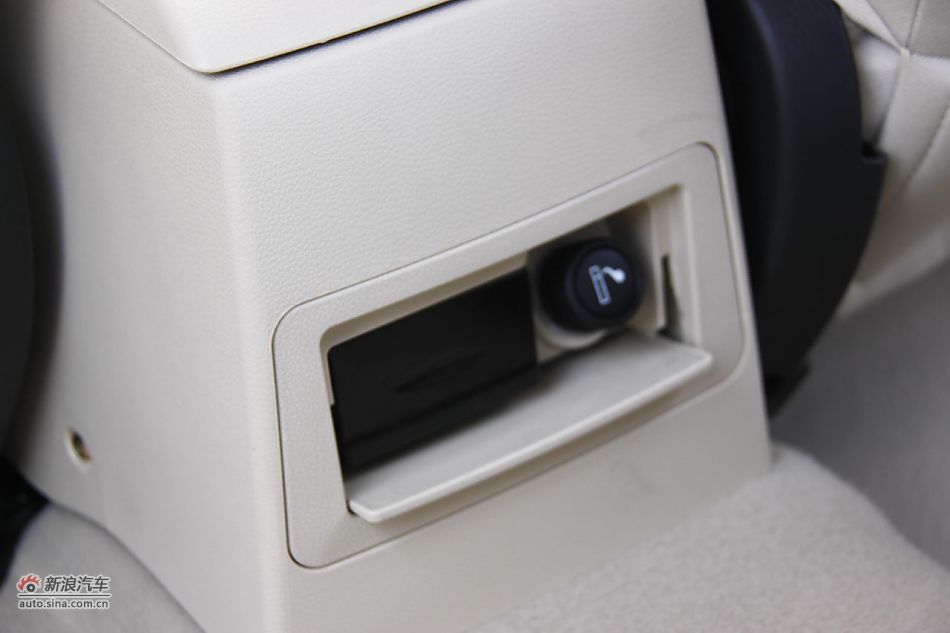 莲花L5 Sportback 1.6L车型内饰