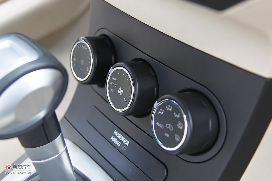 莲花L5 Sportback 1.6L车型内饰