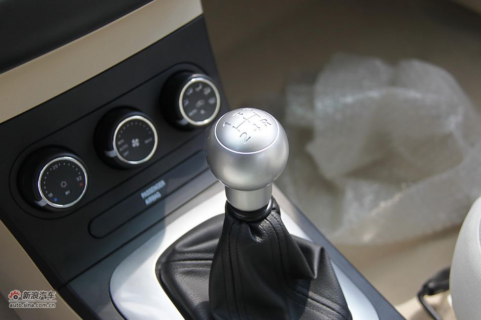 莲花L5 Sportback 1.6L车型内饰