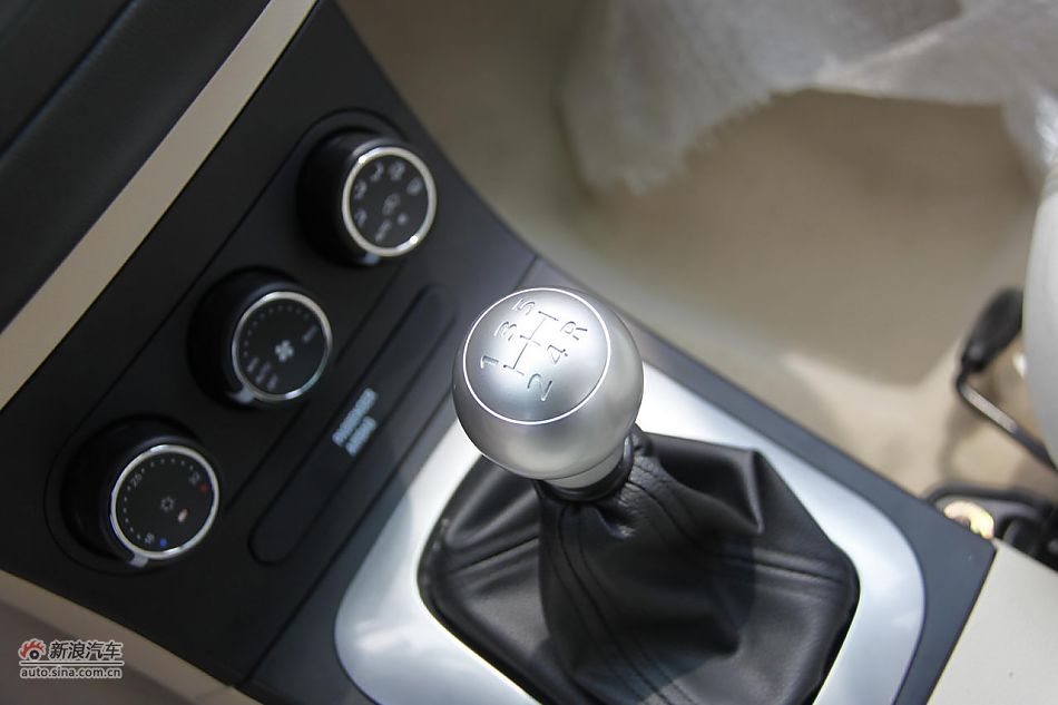 莲花L5 Sportback 1.6L车型内饰